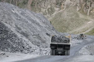 HAULING ROAD MAINTENANCE STRATEGI PENTING UNTUK MENINGKATKAN PRODUKTIVITAS DAN KESELAMATAN OPERASIONAL TAMBANG
