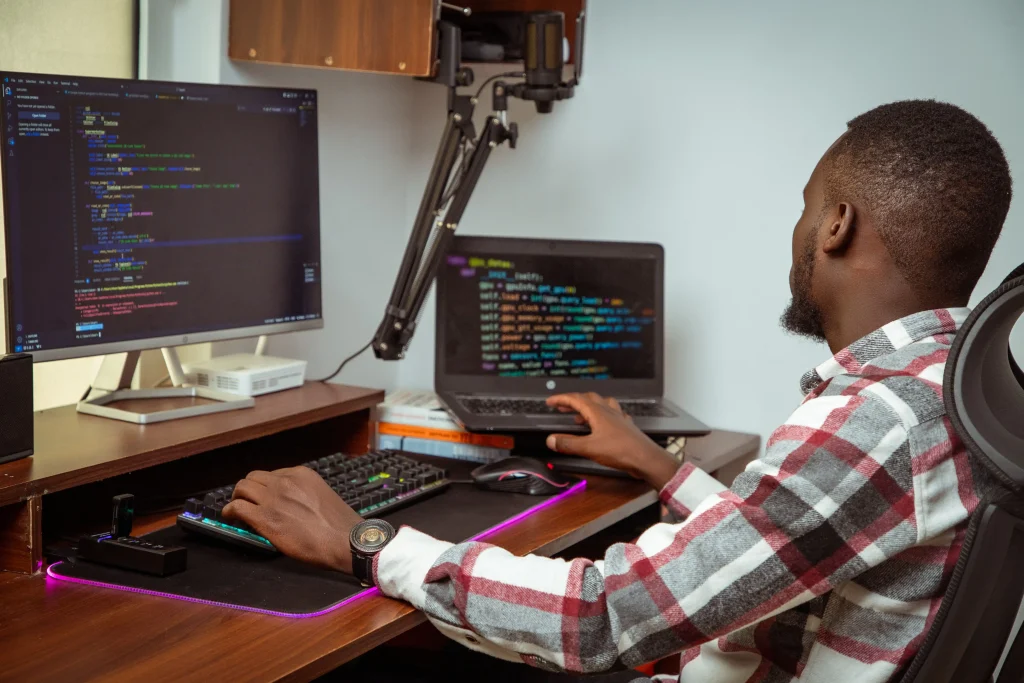 APA SAJA TUGAS DAN TANGGUNG JAWAB SEORANG IT SUPPORT DI PERUSAHAAN?