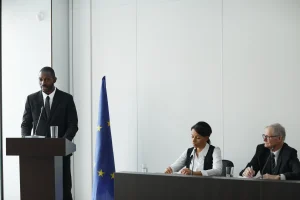 GOVERNMENT RELATIONS PENGERTIAN, FUNGSI, STRATEGI, DAN PERANNYA DALAM DUNIA BISNIS