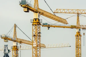 MANAJEMEN KONSTRUKSI STRATEGI MENGELOLA PROYEK AGAR TEPAT WAKTU, TEPAT BIAYA, DAN BERKUALITAS