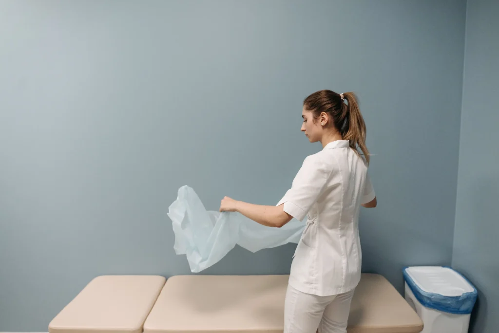 STANDAR KEBERSIHAN KAMAR YANG HARUS DIPENUHI OLEH HOUSEKEEPING
