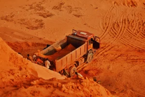 SKILL WAJIB OPERATOR DUMP TRUCK MENGENAL BLIND SPOT DAN RISIKO MANUVER DI AREA TAMBANG
