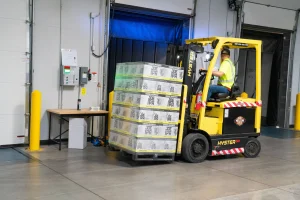 7 CARA MENGATUR BEBAN FORKLIFT AGAR PENGANGKATAN TETAP STABIL