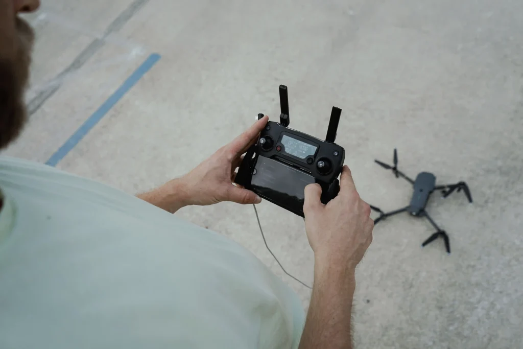 BAGAIMANA CARA MELAKUKAN PERSIAPAN PENERBANGAN DRONE SEBELUM PENGAMBILAN FOTO DAN VIDEO?