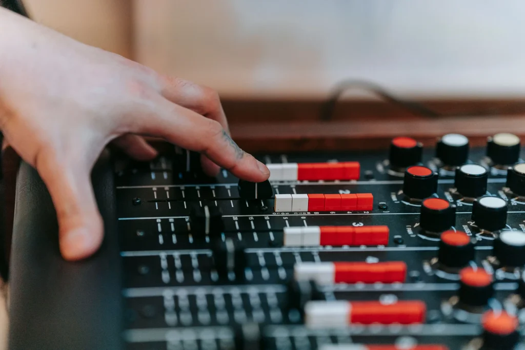 FUNGSI MIXER AUDIO DALAM MENGATUR SUARA